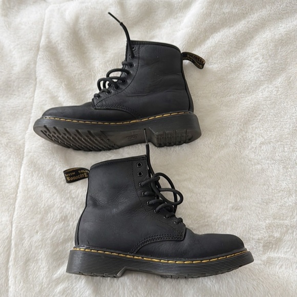 Dr. Marten's black YOUTH kids 1460 WATERPROOF LEATHER BOOTS size 2 - Picture 3 of 8